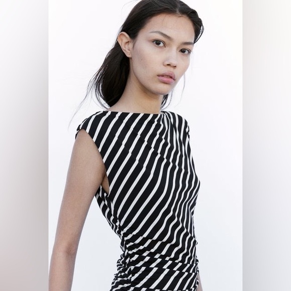 NWT H&M Women's Striped Cap-sleeve Midi Dress - Size: Medium - Picture 2 of 9
